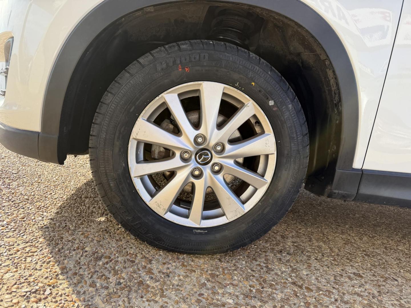 2016 WHITE /Grey MAZDA CX-5 SPORT Sport (JM3KE2BY6G0) with an 2.5L L4 DOHC 16V engine, 6-Speed Automatic transmission, located at 922 W. Beacon St., Philadelphia, MS, 39350, (601) 650-3675, 32.770447, -89.127151 - Title: 2016 Mazda CX-5 Sport AT Year: 2016 Make: Mazda Model: CX-5 Engine: 2.5L L4 DOHC 16V Body: SPORT UTILITY 4-DR Transmission: 6-Speed Automatic Drive Type: FWD Mpg City: 26 Mpg: 33 Trim: Sport AT - Photo#7