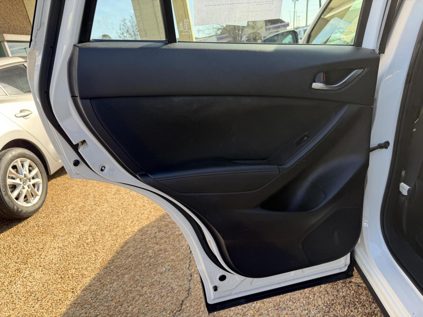 2016 WHITE /Grey MAZDA CX-5 SPORT Sport (JM3KE2BY6G0) with an 2.5L L4 DOHC 16V engine, 6-Speed Automatic transmission, located at 922 W. Beacon St., Philadelphia, MS, 39350, (601) 650-3675, 32.770447, -89.127151 - Title: 2016 Mazda CX-5 Sport AT Year: 2016 Make: Mazda Model: CX-5 Engine: 2.5L L4 DOHC 16V Body: SPORT UTILITY 4-DR Transmission: 6-Speed Automatic Drive Type: FWD Mpg City: 26 Mpg: 33 Trim: Sport AT - Photo#12