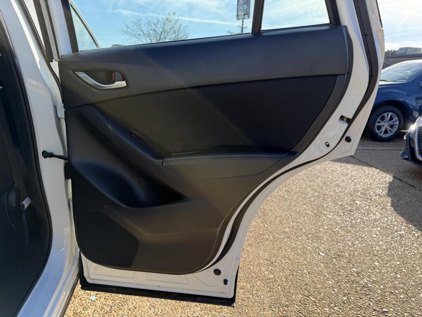 2016 WHITE /Grey MAZDA CX-5 SPORT Sport (JM3KE2BY6G0) with an 2.5L L4 DOHC 16V engine, 6-Speed Automatic transmission, located at 922 W. Beacon St., Philadelphia, MS, 39350, (601) 650-3675, 32.770447, -89.127151 - Title: 2016 Mazda CX-5 Sport AT Year: 2016 Make: Mazda Model: CX-5 Engine: 2.5L L4 DOHC 16V Body: SPORT UTILITY 4-DR Transmission: 6-Speed Automatic Drive Type: FWD Mpg City: 26 Mpg: 33 Trim: Sport AT - Photo#15