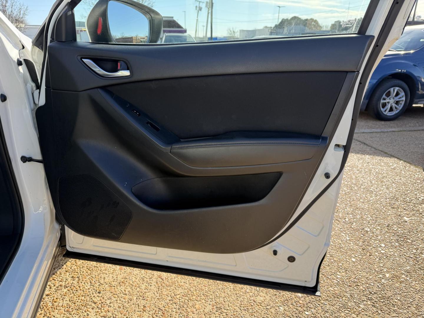 2016 WHITE /Grey MAZDA CX-5 SPORT Sport (JM3KE2BY6G0) with an 2.5L L4 DOHC 16V engine, 6-Speed Automatic transmission, located at 922 W. Beacon St., Philadelphia, MS, 39350, (601) 650-3675, 32.770447, -89.127151 - Title: 2016 Mazda CX-5 Sport AT Year: 2016 Make: Mazda Model: CX-5 Engine: 2.5L L4 DOHC 16V Body: SPORT UTILITY 4-DR Transmission: 6-Speed Automatic Drive Type: FWD Mpg City: 26 Mpg: 33 Trim: Sport AT - Photo#11