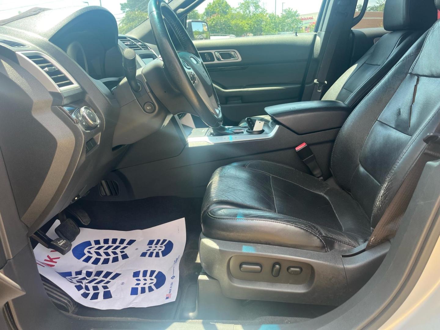 2012 SILVER /Black leather FORD EXPLORER LIMITED Limited (1FMHK7F81CG) with an 3.5L V6 DOHC 24V engine, 6-Speed Automatic transmission, located at 922 W. Beacon St., Philadelphia, MS, 39350, (601) 650-3675, 32.770447, -89.127151 - Title: 2012 Ford Explorer Limited Year: 2012 Make: Ford Model: Explorer Engine: 3.5L V6 DOHC 24V Body: SPORT UTILITY 4-DR Transmission: 6-Speed Automatic Drive Type: FWD Mpg City: 20 Mpg: 28 Trim: Limited - Photo#7