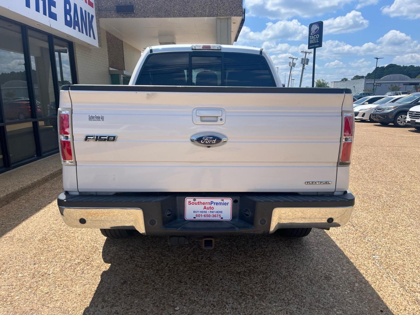 2011 WHITE FORD F-150 XL; PLATINUM; PLATINUM (1FTFW1EF1BK) with an 5.0L DOHC 32V V8 engine, 6-Speed Automatic transmission, located at 922 W. Beacon St., Philadelphia, MS, 39350, (601) 650-3675, 32.770447, -89.127151 - Title: 2011 Ford F-150 FX4 Year: 2011 Make: Ford Model: F-150 Engine: 5.0L V8 Body: CREW CAB Transmission: 4-Speed Automatic Drive Type: 4WD Trim: Platinum Super Crew - Photo#2