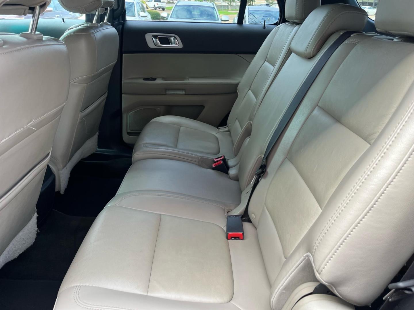 2014 RED FORD EXPLORER XLT XLT (1FM5K7D85EG) with an 3.5L V6 DOHC 24V engine, 6-Speed Automatic transmission, located at 922 W. Beacon St., Philadelphia, MS, 39350, (601) 650-3675, 32.770447, -89.127151 - Title: 2014 Ford Explorer XLT FWD Year: 2014 Make: Ford Model: Explorer Engine: 3.5L V6 DOHC 24V Body: SPORT UTILITY 4-DR Transmission: 6-Speed Automatic Drive Type: FWD Trim: XLT FWD - Photo#8