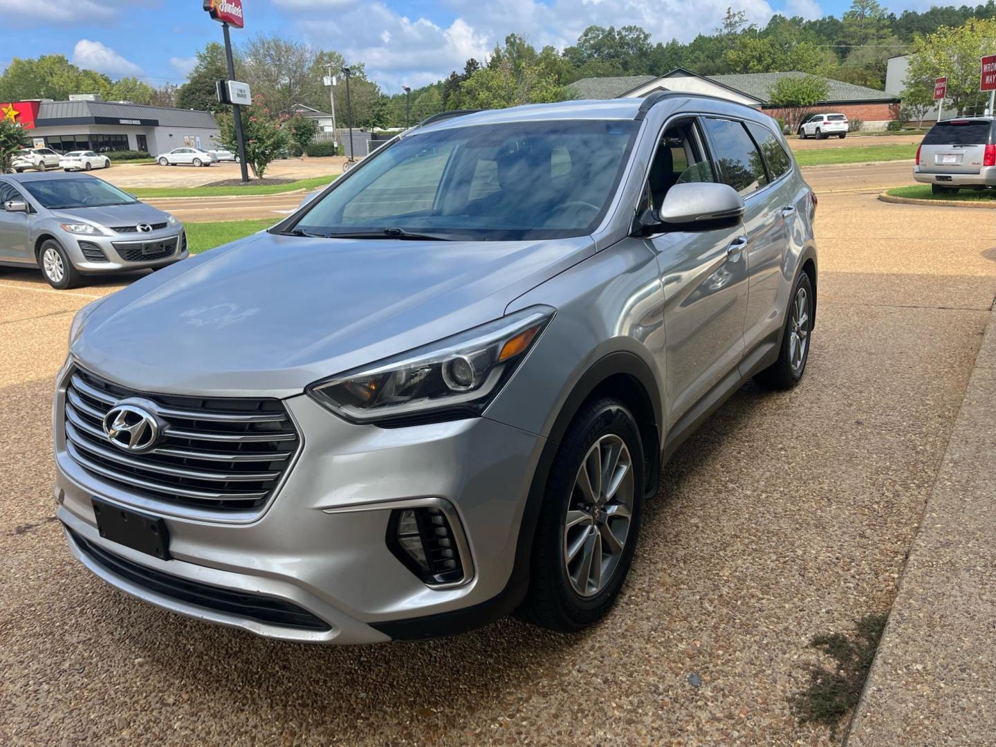 2017 SILVER HYUNDAI SANTA FE XL LIMITED; Limited (KM8SN4HF7HU) with an 3.3L V6 DOHC 24V engine, 6-Speed Automatic transmission, located at 922 W. Beacon St., Philadelphia, MS, 39350, (601) 650-3675, 32.770447, -89.127151 - Title: 2017 Hyundai Santa Fe Limited FWD Year: 2017 Make: Hyundai Model: Santa Fe Engine: 3.3L V6 DOHC 24V Body: SPORT UTILITY 4-DR Transmission: 6- Speed automatic Drive Type: FWD Mpg City: 17 Mpg: 23 Trim: Limited FWD - Photo#2
