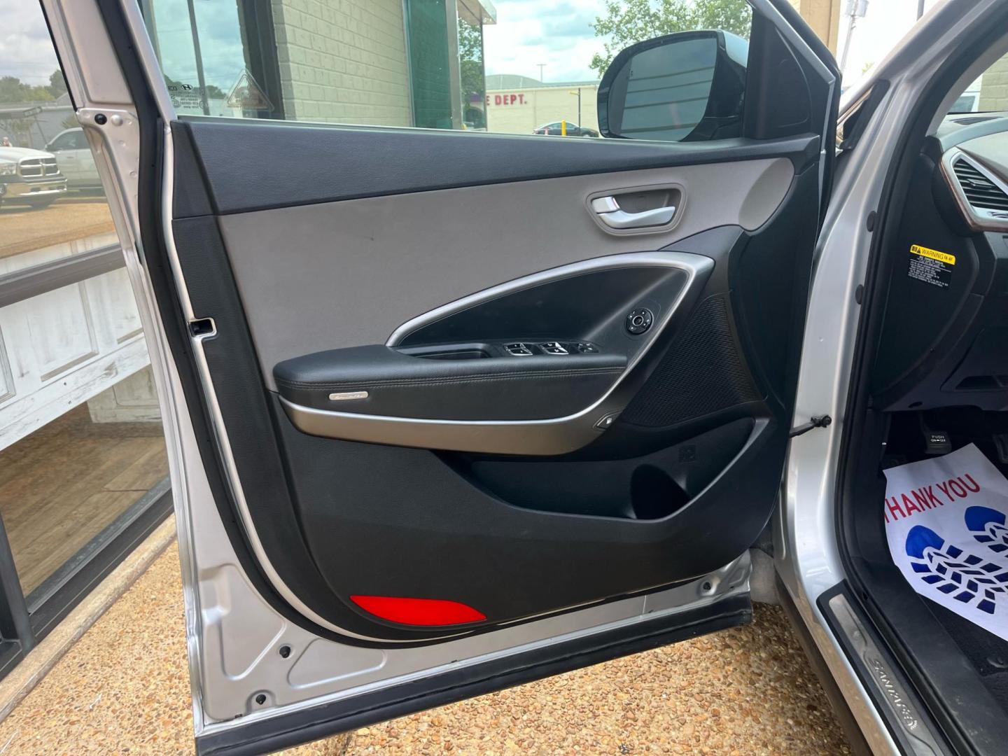 2017 SILVER HYUNDAI SANTA FE XL LIMITED; Limited (KM8SN4HF7HU) with an 3.3L V6 DOHC 24V engine, 6-Speed Automatic transmission, located at 922 W. Beacon St., Philadelphia, MS, 39350, (601) 650-3675, 32.770447, -89.127151 - Title: 2017 Hyundai Santa Fe Limited FWD Year: 2017 Make: Hyundai Model: Santa Fe Engine: 3.3L V6 DOHC 24V Body: SPORT UTILITY 4-DR Transmission: 6- Speed automatic Drive Type: FWD Mpg City: 17 Mpg: 23 Trim: Limited FWD - Photo#4