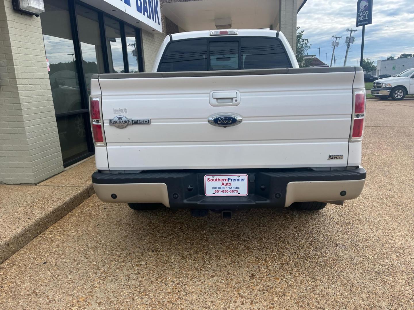 2010 WHITE FORD F-150 PLATINUM; LARI KING RANCH (1FTFW1CV1AK) with an 5.4L V8 SOHC 24V FFV engine, 4-Speed Automatic transmission, located at 922 W. Beacon St., Philadelphia, MS, 39350, (601) 650-3675, 32.770447, -89.127151 - Title: 2010 Ford F-150 Lariat Super Crew 5.5-ft. Bed 2WD Year: 2010 Make: Ford Model: F-150 Engine: 5.4L V8 SOHC 24V FFV Body: CREW CAB PICKUP 4-DR Transmission: 4-Speed Automatic Drive Type: RWD Mpg City: 14 Mpg: 20 Trim: Lariat Super Crew 5.5-ft. Bed 2WD - Photo#3