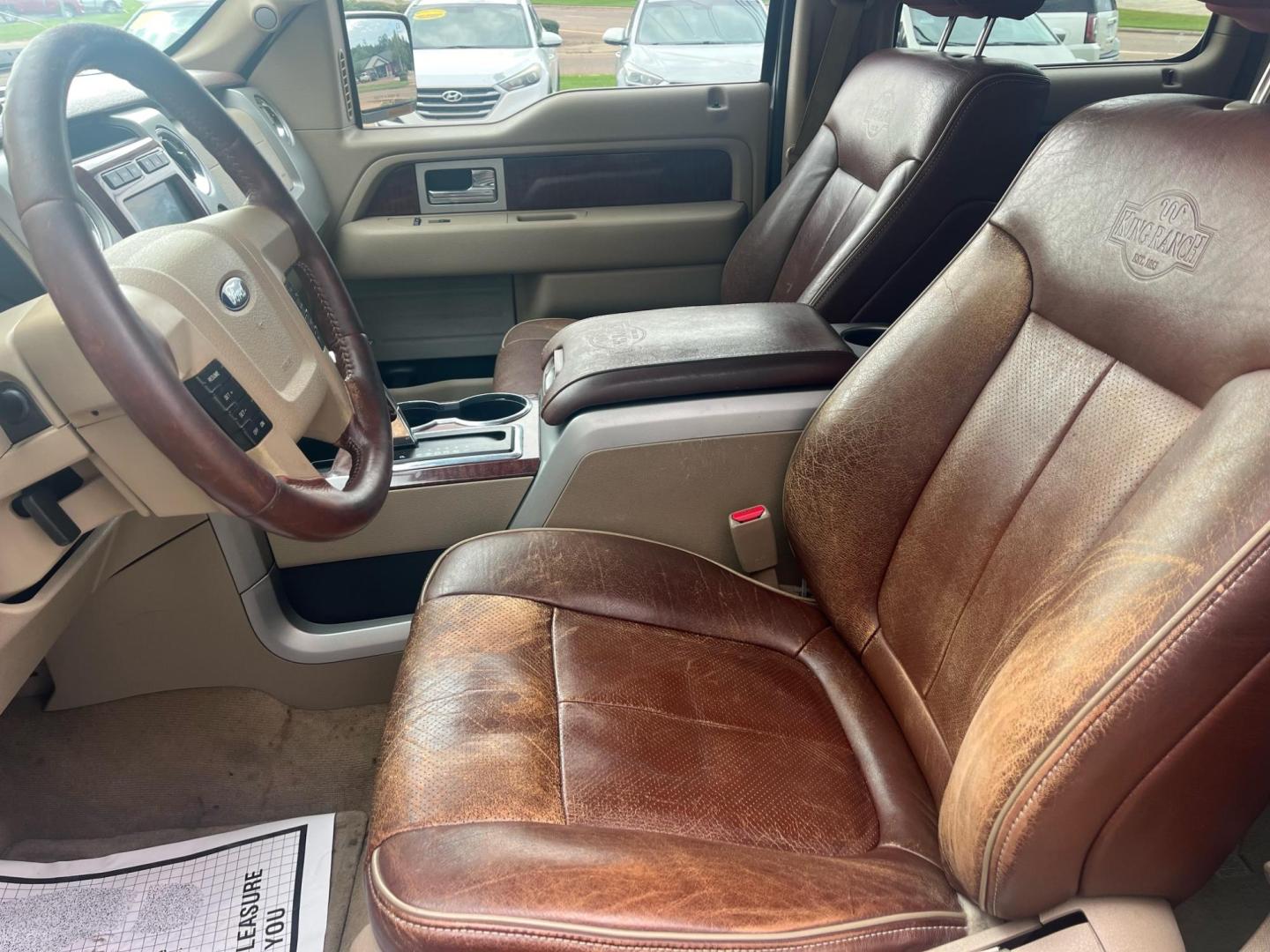 2010 WHITE FORD F-150 PLATINUM; LARI KING RANCH (1FTFW1CV1AK) with an 5.4L V8 SOHC 24V FFV engine, 4-Speed Automatic transmission, located at 922 W. Beacon St., Philadelphia, MS, 39350, (601) 650-3675, 32.770447, -89.127151 - Title: 2010 Ford F-150 Lariat Super Crew 5.5-ft. Bed 2WD Year: 2010 Make: Ford Model: F-150 Engine: 5.4L V8 SOHC 24V FFV Body: CREW CAB PICKUP 4-DR Transmission: 4-Speed Automatic Drive Type: RWD Mpg City: 14 Mpg: 20 Trim: Lariat Super Crew 5.5-ft. Bed 2WD - Photo#5