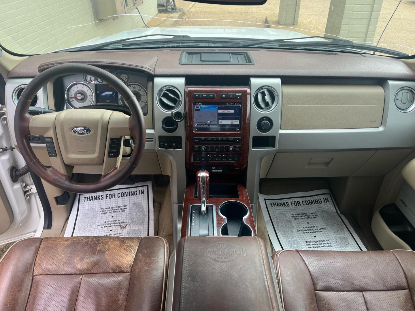 2010 WHITE FORD F-150 PLATINUM; LARI KING RANCH (1FTFW1CV1AK) with an 5.4L V8 SOHC 24V FFV engine, 4-Speed Automatic transmission, located at 922 W. Beacon St., Philadelphia, MS, 39350, (601) 650-3675, 32.770447, -89.127151 - Title: 2010 Ford F-150 Lariat Super Crew 5.5-ft. Bed 2WD Year: 2010 Make: Ford Model: F-150 Engine: 5.4L V8 SOHC 24V FFV Body: CREW CAB PICKUP 4-DR Transmission: 4-Speed Automatic Drive Type: RWD Mpg City: 14 Mpg: 20 Trim: Lariat Super Crew 5.5-ft. Bed 2WD - Photo#6