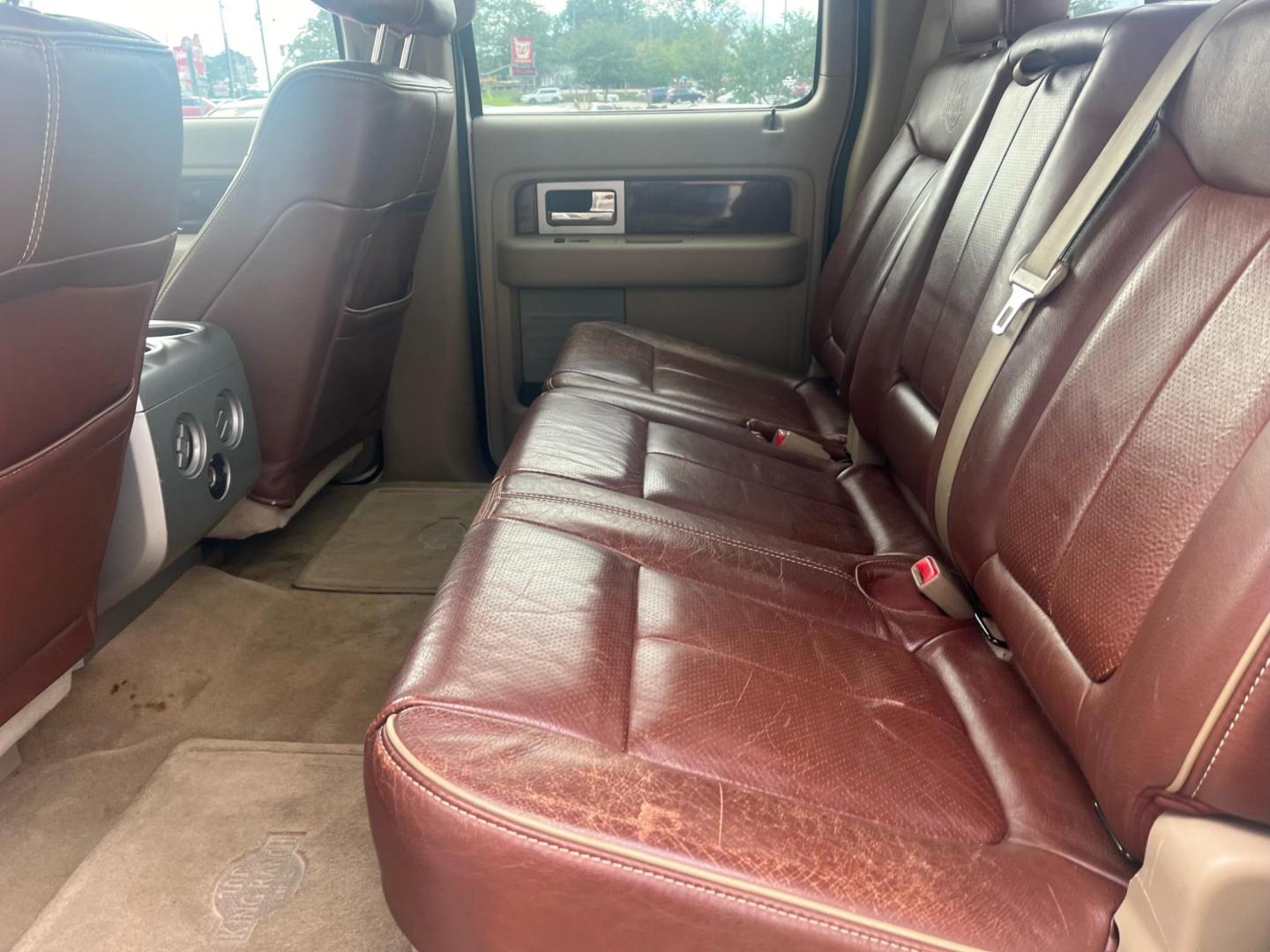2010 WHITE FORD F-150 PLATINUM; LARI KING RANCH (1FTFW1CV1AK) with an 5.4L V8 SOHC 24V FFV engine, 4-Speed Automatic transmission, located at 922 W. Beacon St., Philadelphia, MS, 39350, (601) 650-3675, 32.770447, -89.127151 - Title: 2010 Ford F-150 Lariat Super Crew 5.5-ft. Bed 2WD Year: 2010 Make: Ford Model: F-150 Engine: 5.4L V8 SOHC 24V FFV Body: CREW CAB PICKUP 4-DR Transmission: 4-Speed Automatic Drive Type: RWD Mpg City: 14 Mpg: 20 Trim: Lariat Super Crew 5.5-ft. Bed 2WD - Photo#8