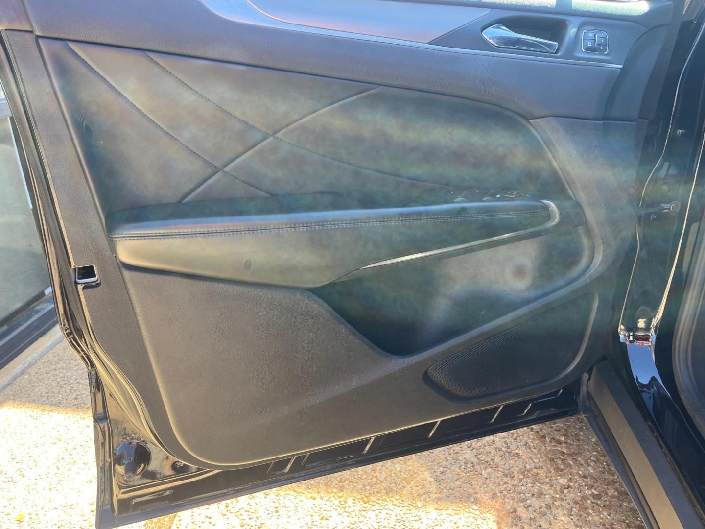 2017 BLACK /Black leather LINCOLN MKC PREMIER Limited (5LMCJ1C95HU) with an 2.0L L4 DOHC 16V engine, 6-Speed Automatic transmission, located at 922 W. Beacon St., Philadelphia, MS, 39350, (601) 650-3675, 32.770447, -89.127151 - Title: 2017 Lincoln MKC Premiere Year: 2017 Make: Lincoln Model: MKC Engine: 2.0L L4 DOHC 16V Body: SPORT UTILITY 4-DR Transmission: 6A Drive Type: FWD Mpg City: 20 Mpg: 29 Trim: Premiere - Photo#4
