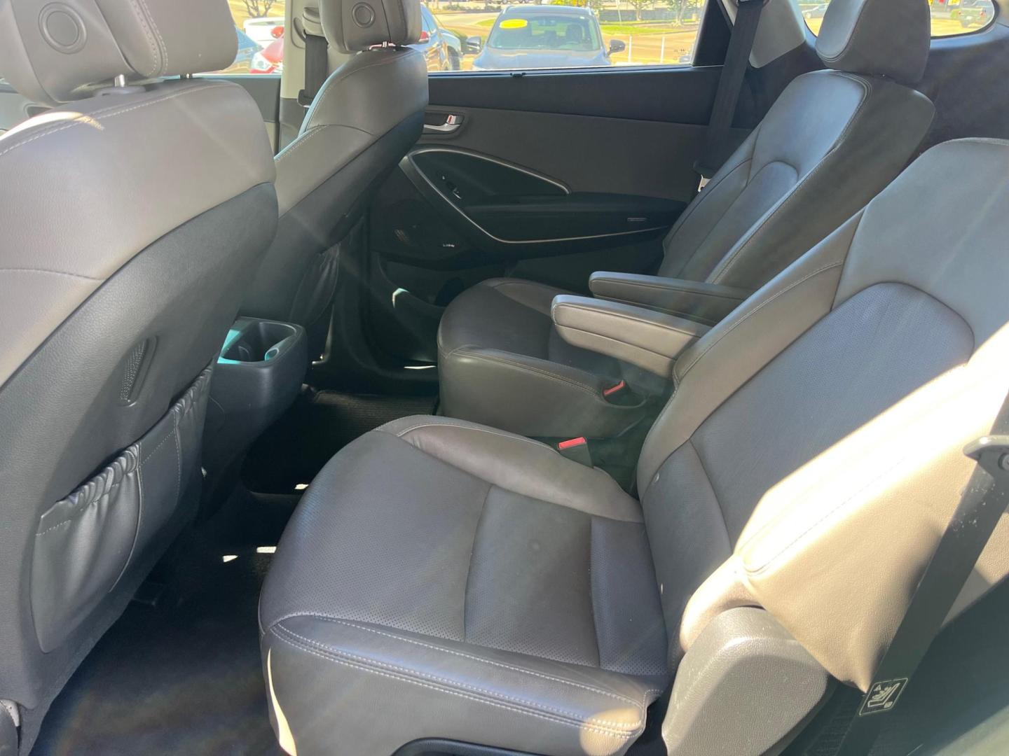 2017 SILVER HYUNDAI SANTA FE XL LIMITED (KM8SR4HF8HU) , located at 922 W. Beacon St., Philadelphia, MS, 39350, (601) 650-3675, 32.770447, -89.127151 - Title: 2017 Hyundai Santa Fe Ultimate Year: 2017 Make: Hyundai Model: Santa Fe Engine: 3.3L V6 DOHC 24V Body: SPORT UTILITY 4-DR Transmission: 6A Drive Type: FWD Mpg City: 17 Mpg: 23 Trim: Ultimate - Photo#9