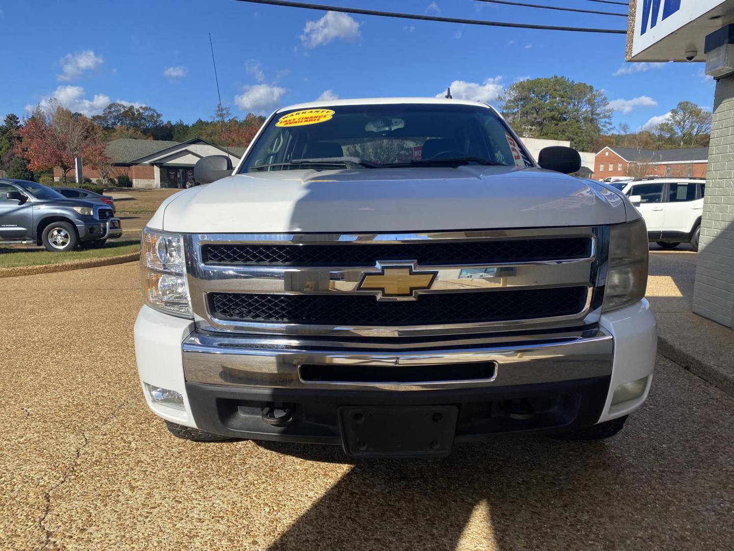 2011 WHITE CHEVROLET SILVERADO LT Z71 (3GCPKSE37BG) with an 5.3 engine, located at 922 W. Beacon St., Philadelphia, MS, 39350, (601) 650-3675, 32.770447, -89.127151 - Photo#1
