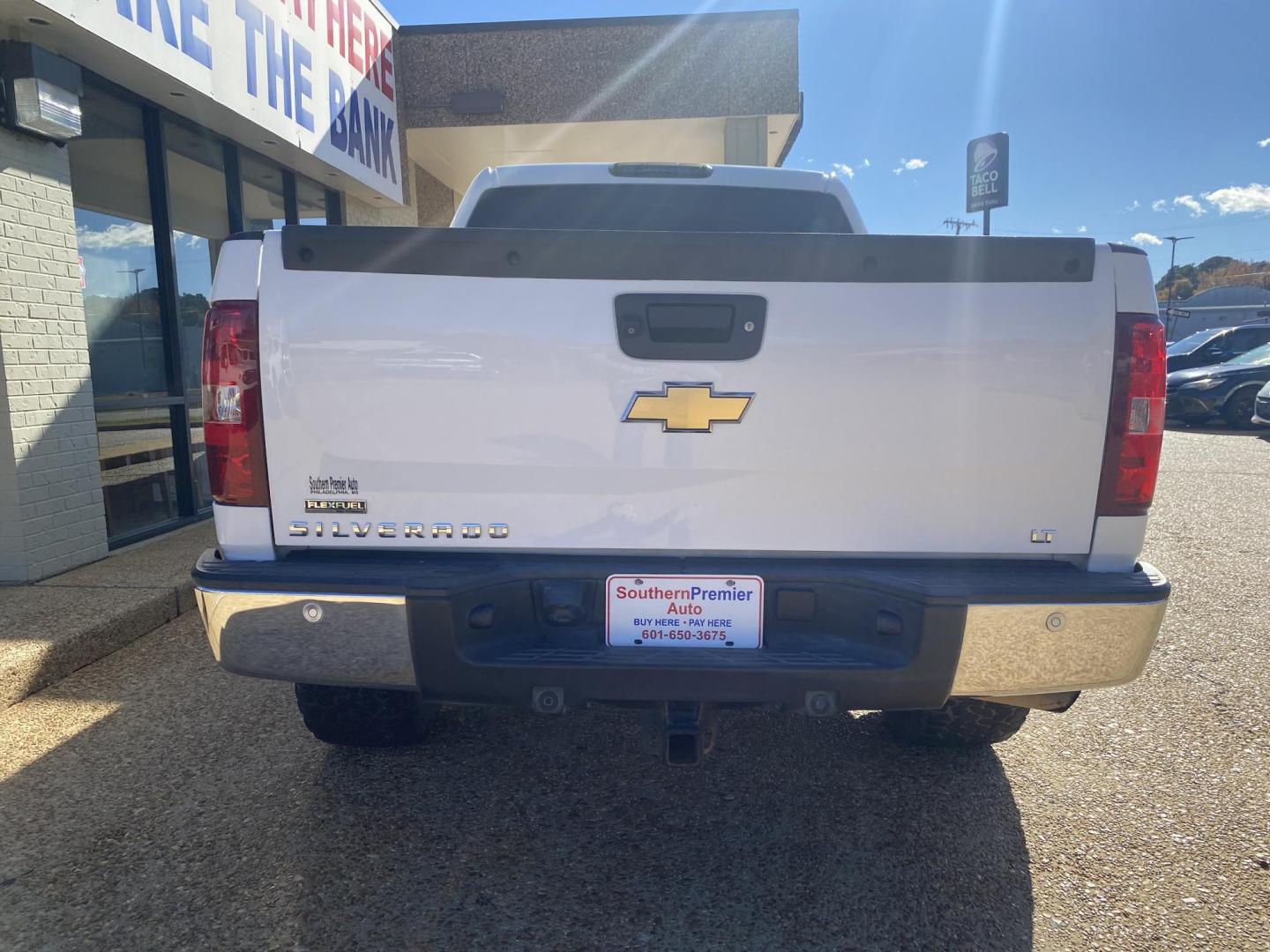 2011 WHITE CHEVROLET SILVERADO LT Z71 (3GCPKSE37BG) with an 5.3 engine, located at 922 W. Beacon St., Philadelphia, MS, 39350, (601) 650-3675, 32.770447, -89.127151 - Photo#4