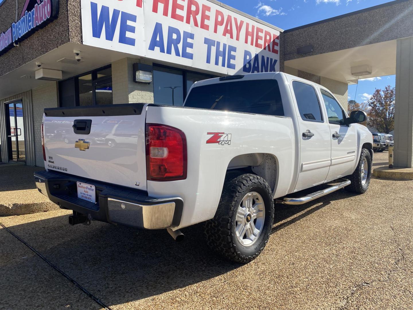 2011 WHITE CHEVROLET SILVERADO LT Z71 (3GCPKSE37BG) with an 5.3 engine, located at 922 W. Beacon St., Philadelphia, MS, 39350, (601) 650-3675, 32.770447, -89.127151 - Photo#5