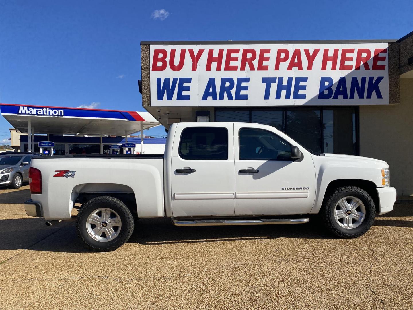 2011 WHITE CHEVROLET SILVERADO LT Z71 (3GCPKSE37BG) with an 5.3 engine, located at 922 W. Beacon St., Philadelphia, MS, 39350, (601) 650-3675, 32.770447, -89.127151 - Photo#6