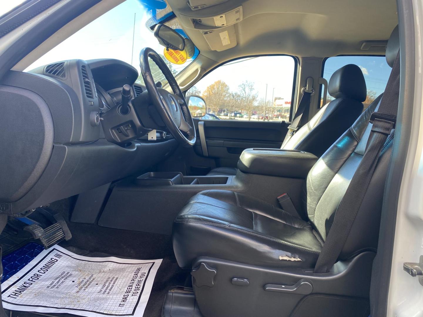 2011 WHITE CHEVROLET SILVERADO LT Z71 (3GCPKSE37BG) with an 5.3 engine, located at 922 W. Beacon St., Philadelphia, MS, 39350, (601) 650-3675, 32.770447, -89.127151 - Photo#8