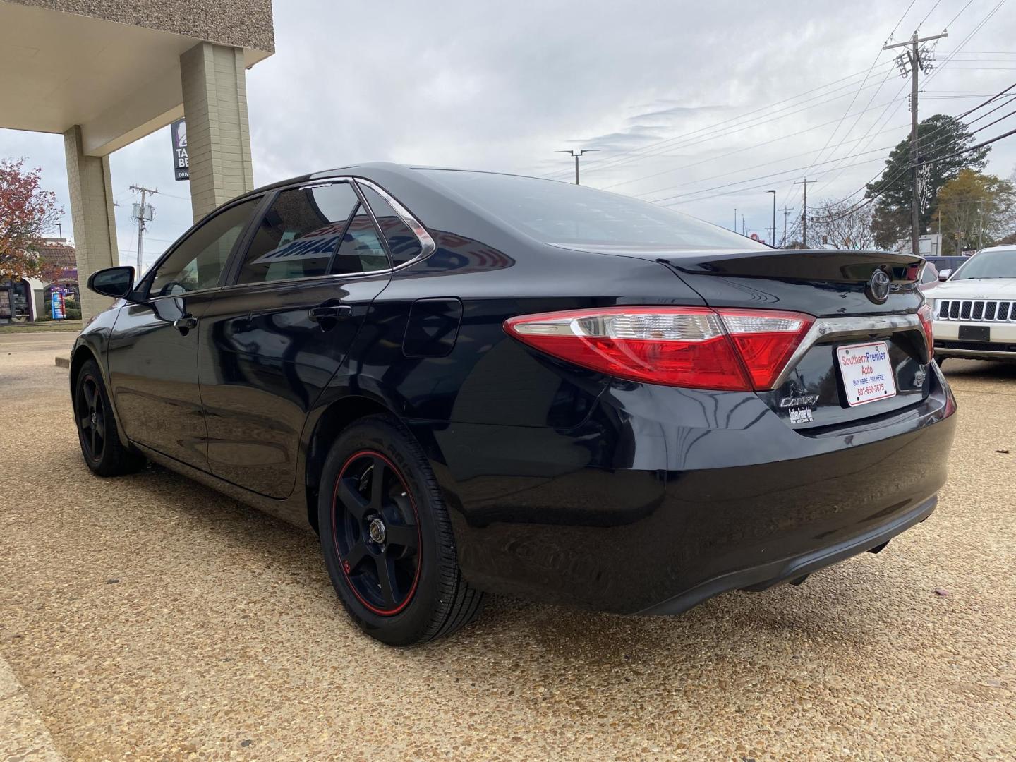 2017 BLACK TOYOTA CAMRY SE (4T1BF1FK7HU) , located at 922 W. Beacon St., Philadelphia, MS, 39350, (601) 650-3675, 32.770447, -89.127151 - Photo#3