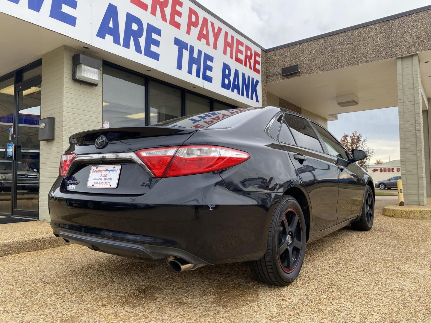 2017 BLACK TOYOTA CAMRY SE (4T1BF1FK7HU) , located at 922 W. Beacon St., Philadelphia, MS, 39350, (601) 650-3675, 32.770447, -89.127151 - Photo#4
