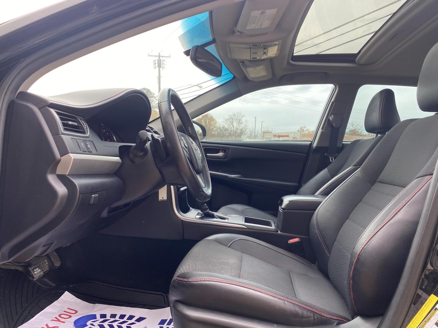 2017 BLACK TOYOTA CAMRY SE (4T1BF1FK7HU) , located at 922 W. Beacon St., Philadelphia, MS, 39350, (601) 650-3675, 32.770447, -89.127151 - Photo#8