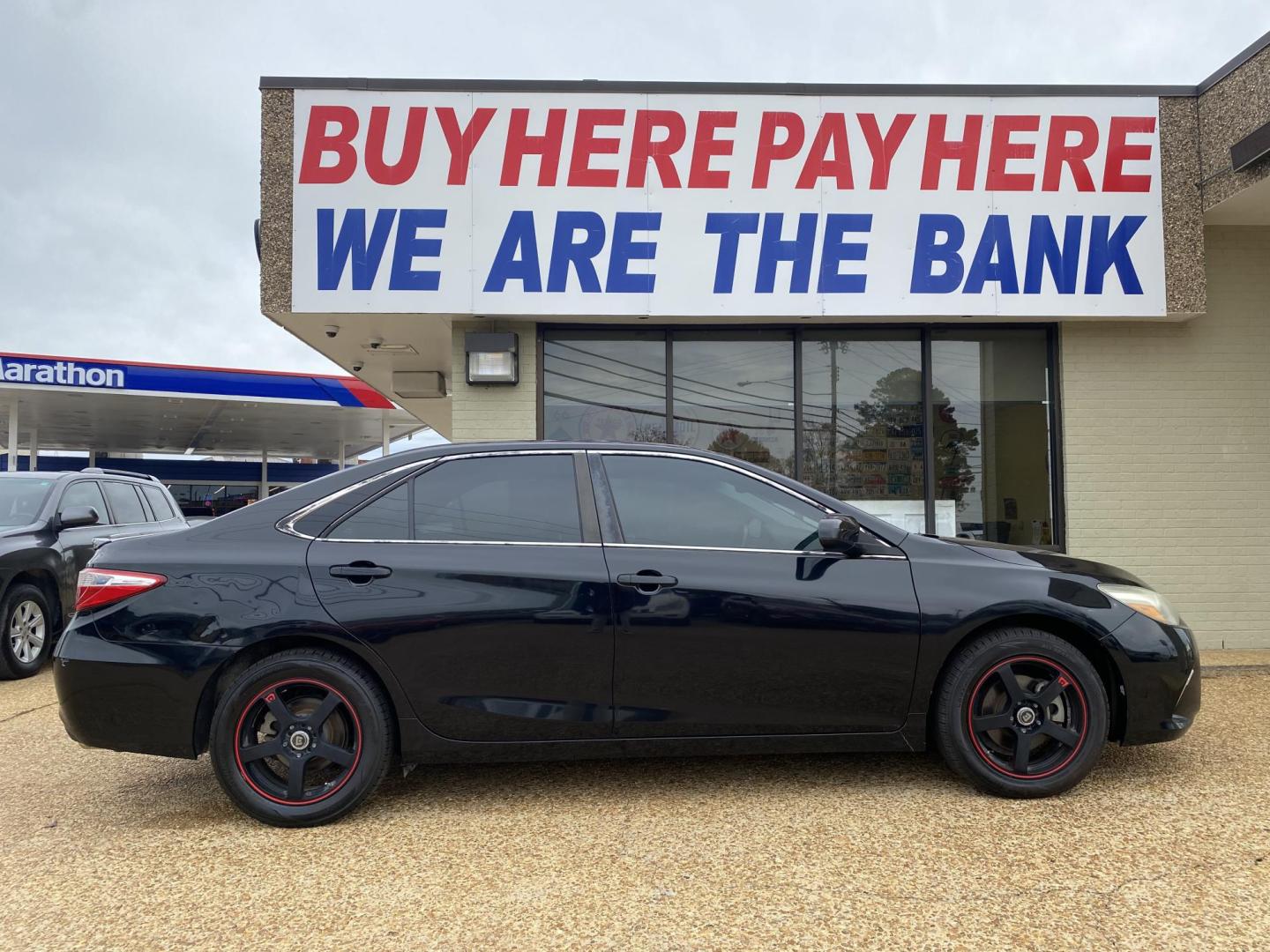 2017 BLACK TOYOTA CAMRY SE (4T1BF1FK7HU) , located at 922 W. Beacon St., Philadelphia, MS, 39350, (601) 650-3675, 32.770447, -89.127151 - Photo#6