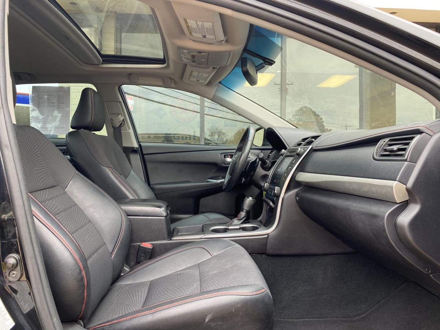2017 BLACK TOYOTA CAMRY SE (4T1BF1FK7HU) , located at 922 W. Beacon St., Philadelphia, MS, 39350, (601) 650-3675, 32.770447, -89.127151 - Photo#12