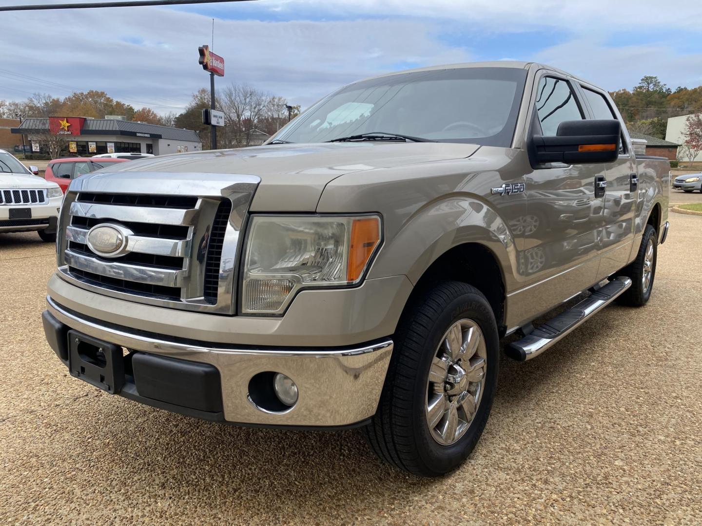 2009 TAN FORD F-150 XLT (1FTRW12849F) , located at 922 W. Beacon St., Philadelphia, MS, 39350, (601) 650-3675, 32.770447, -89.127151 - Photo#2