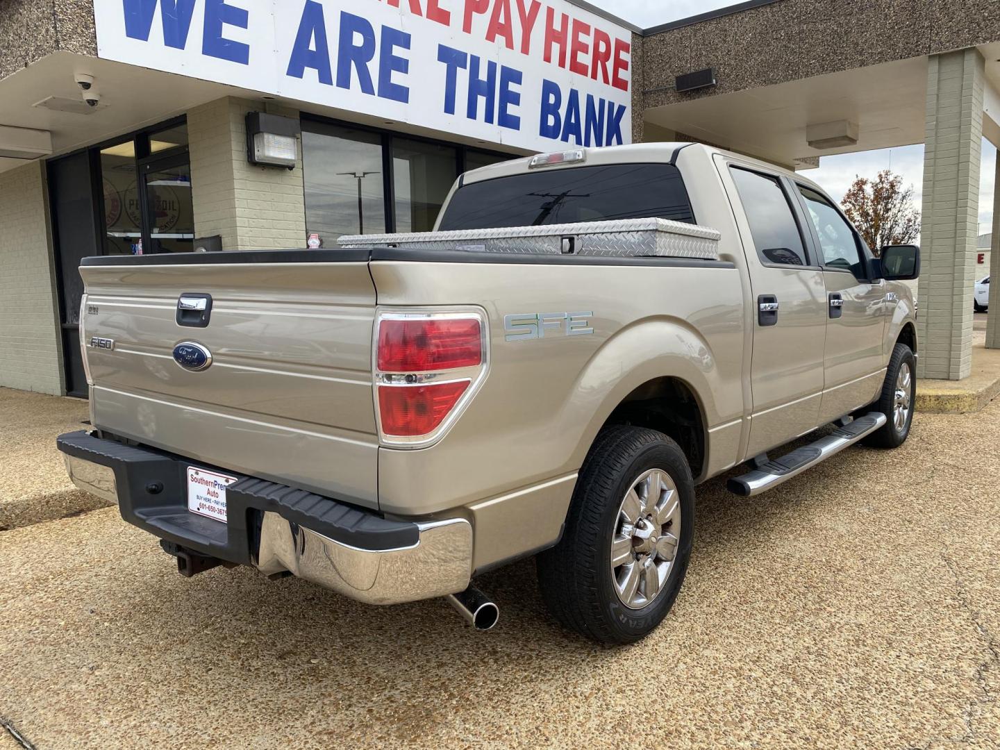 2009 TAN FORD F-150 XLT (1FTRW12849F) , located at 922 W. Beacon St., Philadelphia, MS, 39350, (601) 650-3675, 32.770447, -89.127151 - Photo#5