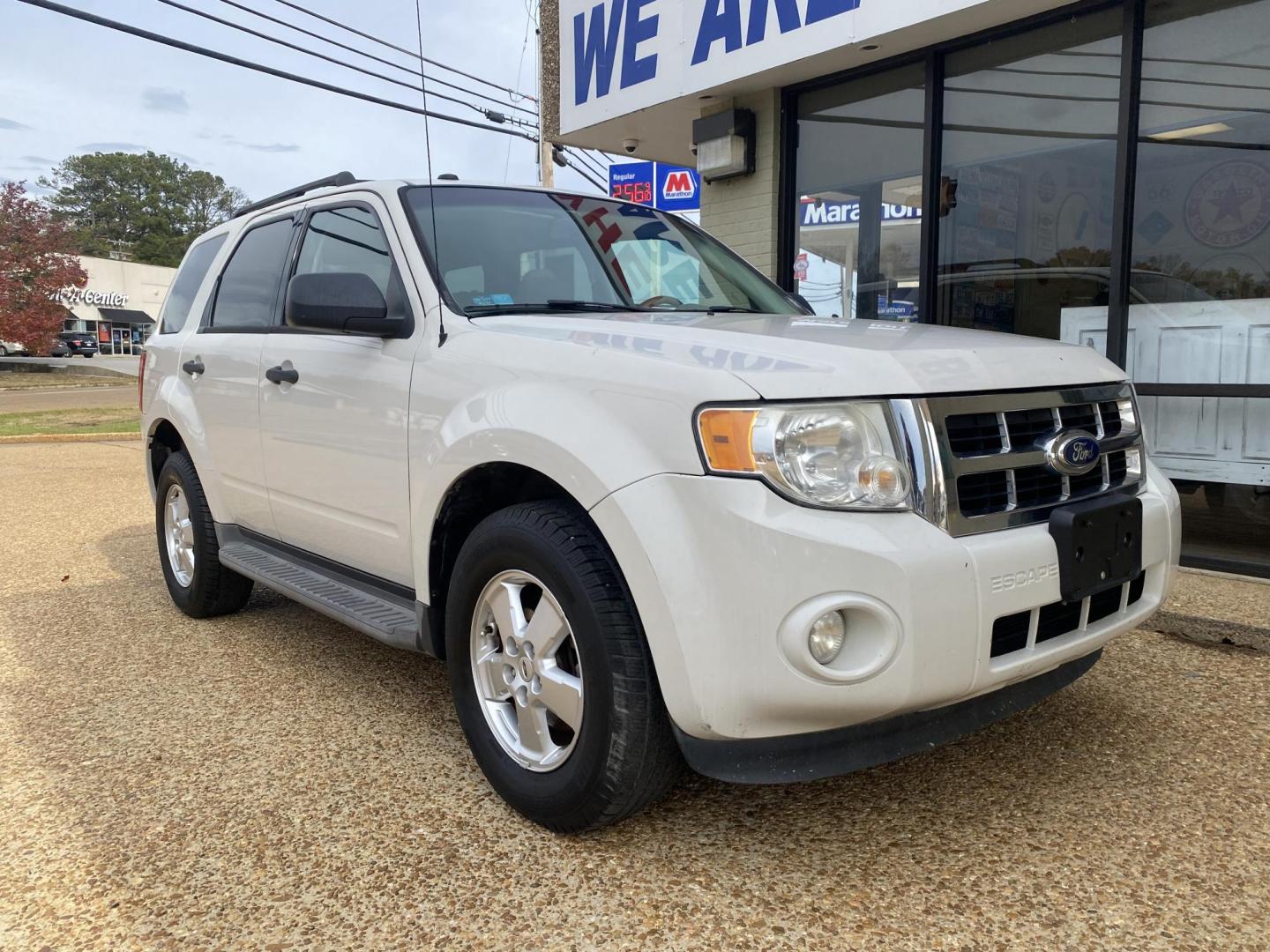 2011 WHITE FORD ESCAPE XLT (1FMCU9DG2BK) , located at 922 W. Beacon St., Philadelphia, MS, 39350, (601) 650-3675, 32.770447, -89.127151 - Photo#0