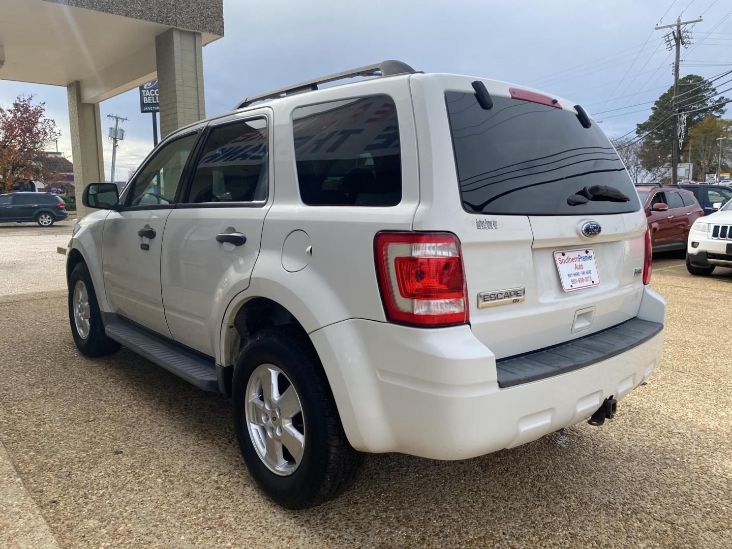 2011 WHITE FORD ESCAPE XLT (1FMCU9DG2BK) , located at 922 W. Beacon St., Philadelphia, MS, 39350, (601) 650-3675, 32.770447, -89.127151 - Photo#3