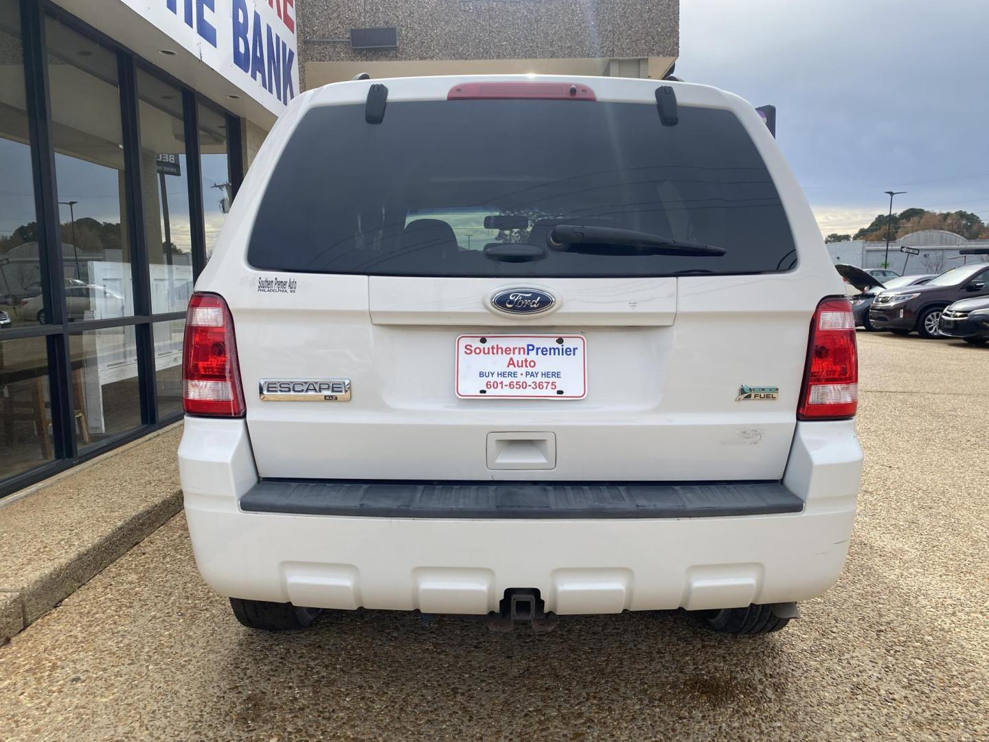 2011 WHITE FORD ESCAPE XLT (1FMCU9DG2BK) , located at 922 W. Beacon St., Philadelphia, MS, 39350, (601) 650-3675, 32.770447, -89.127151 - Photo#4