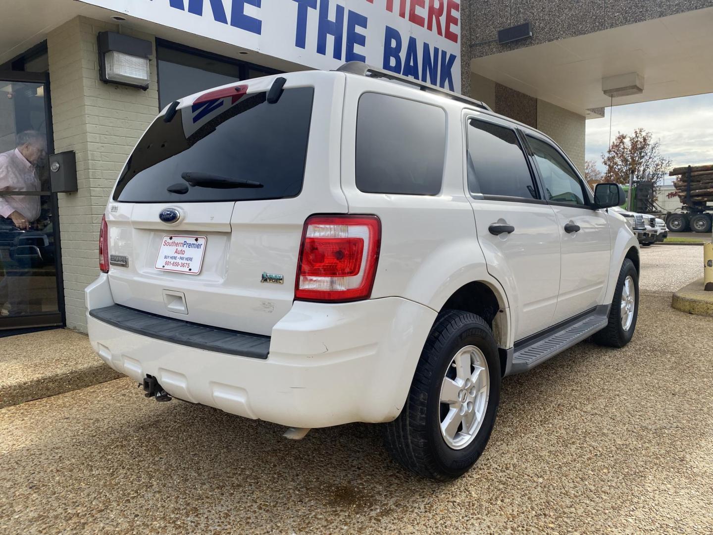 2011 WHITE FORD ESCAPE XLT (1FMCU9DG2BK) , located at 922 W. Beacon St., Philadelphia, MS, 39350, (601) 650-3675, 32.770447, -89.127151 - Photo#5