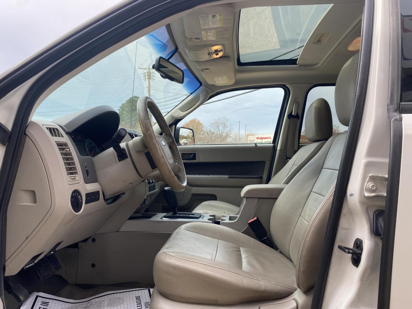 2011 WHITE FORD ESCAPE XLT (1FMCU9DG2BK) , located at 922 W. Beacon St., Philadelphia, MS, 39350, (601) 650-3675, 32.770447, -89.127151 - Photo#8