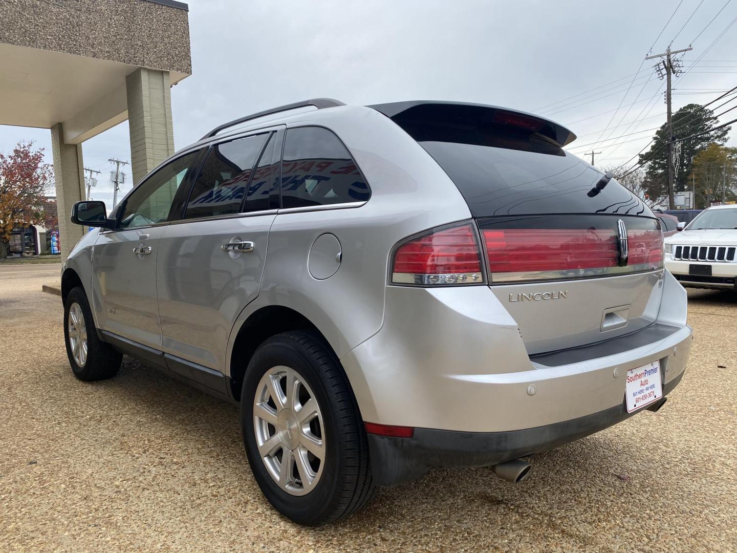 2010 SILVER LINCOLN MKX BASE (2LMDJ6JC6AB) , located at 922 W. Beacon St., Philadelphia, MS, 39350, (601) 650-3675, 32.770447, -89.127151 - Photo#3