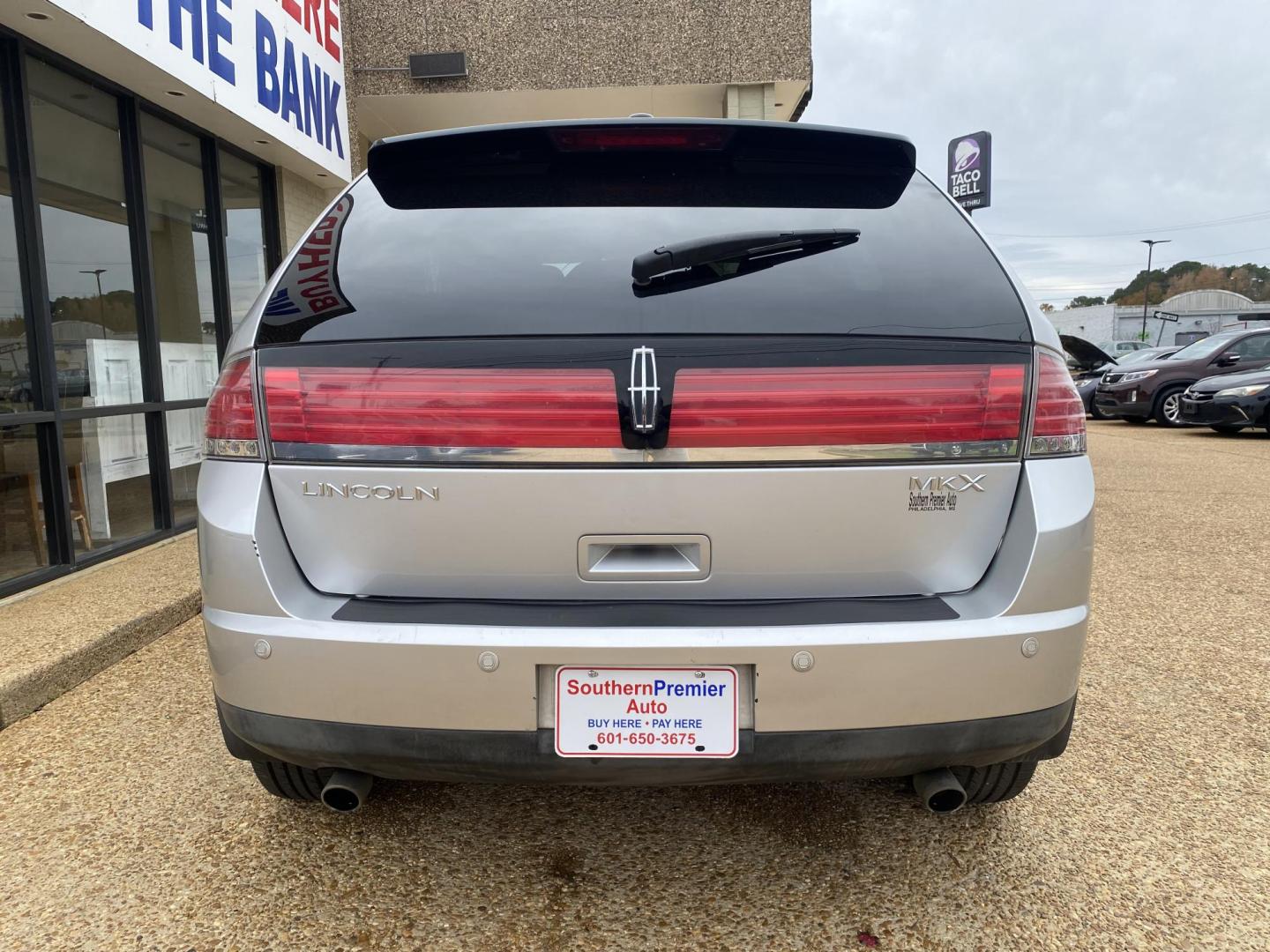 2010 SILVER LINCOLN MKX BASE (2LMDJ6JC6AB) , located at 922 W. Beacon St., Philadelphia, MS, 39350, (601) 650-3675, 32.770447, -89.127151 - Photo#4