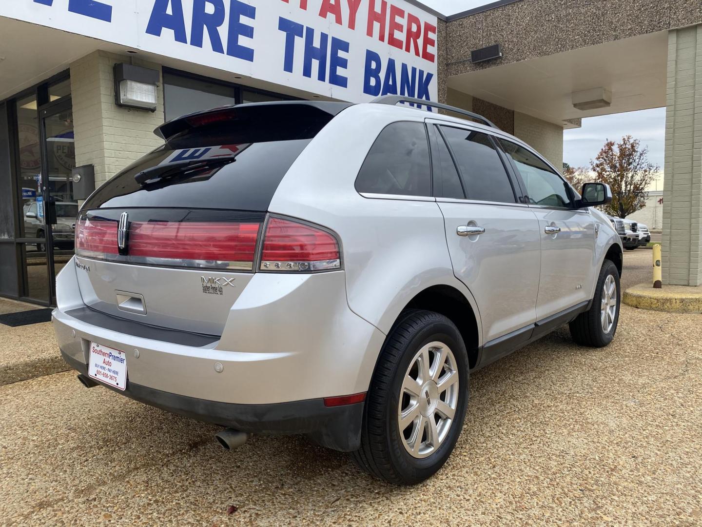 2010 SILVER LINCOLN MKX BASE (2LMDJ6JC6AB) , located at 922 W. Beacon St., Philadelphia, MS, 39350, (601) 650-3675, 32.770447, -89.127151 - Photo#5