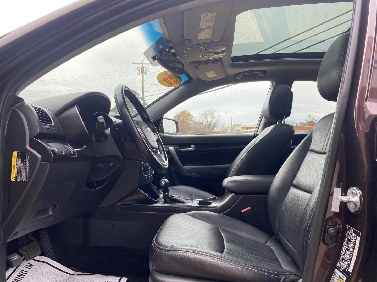 2014 BURGANDY KIA SORENTO EX (5XYKU4A75EG) , located at 922 W. Beacon St., Philadelphia, MS, 39350, (601) 650-3675, 32.770447, -89.127151 - Photo#8