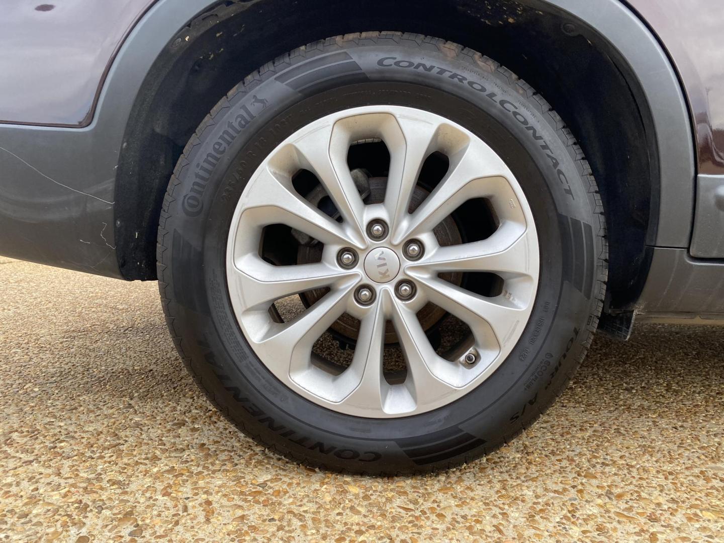 2014 BURGANDY KIA SORENTO EX (5XYKU4A75EG) , located at 922 W. Beacon St., Philadelphia, MS, 39350, (601) 650-3675, 32.770447, -89.127151 - Photo#7
