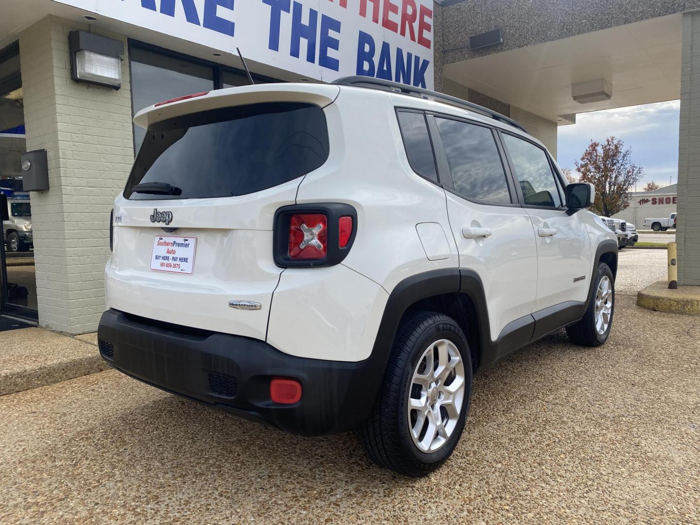 2015 WHITE JEEP RENEGADE (ZACCJABT0FP) , located at 922 W. Beacon St., Philadelphia, MS, 39350, (601) 650-3675, 32.770447, -89.127151 - Photo#5