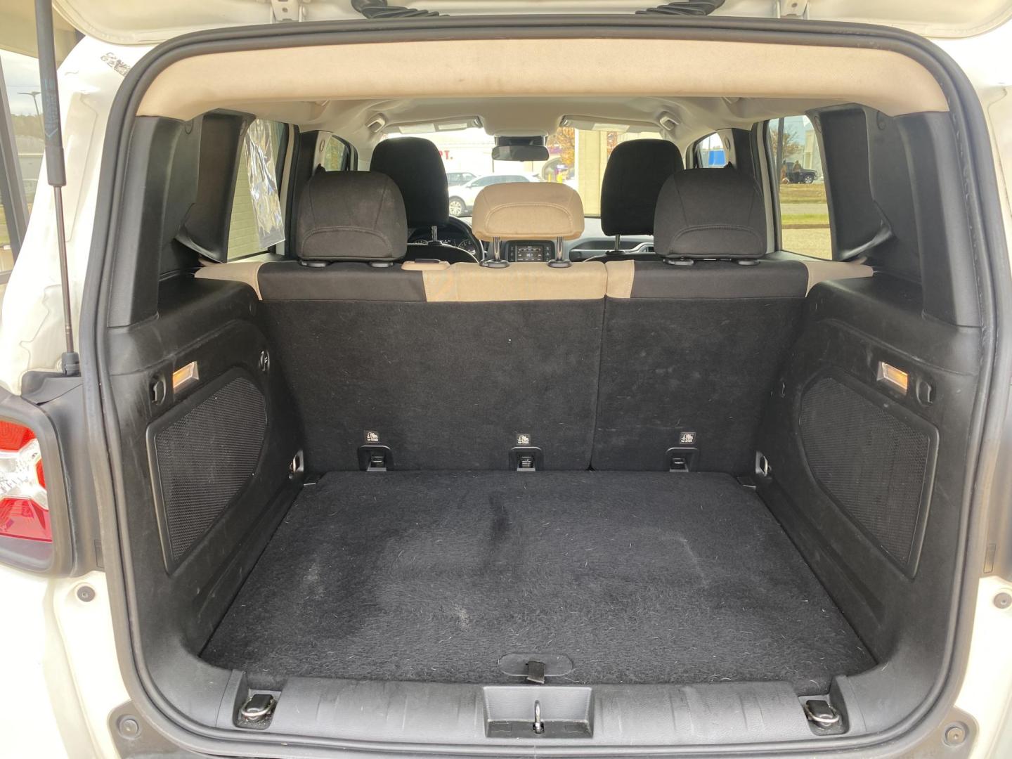 2015 WHITE JEEP RENEGADE (ZACCJABT0FP) , located at 922 W. Beacon St., Philadelphia, MS, 39350, (601) 650-3675, 32.770447, -89.127151 - Photo#10