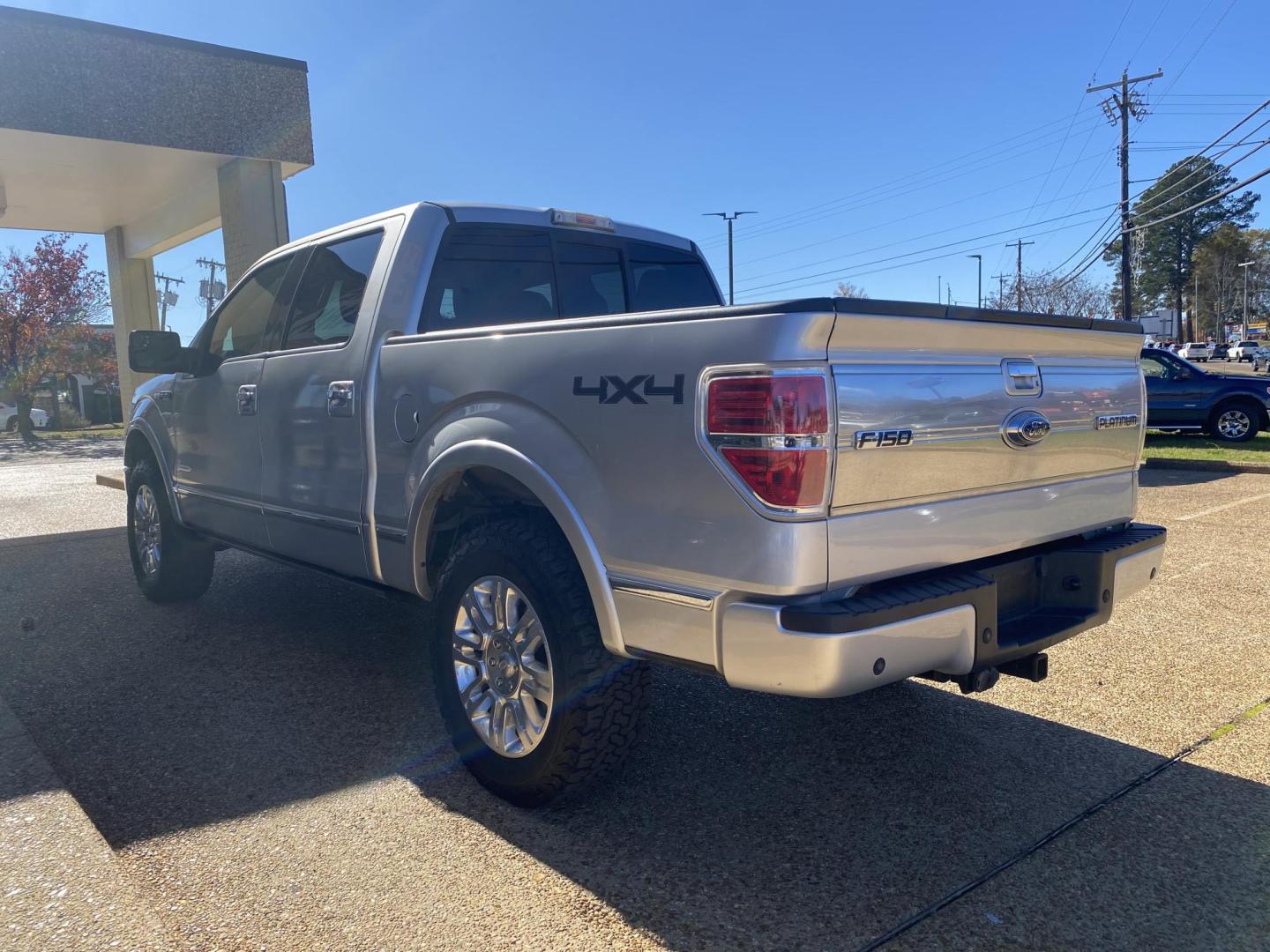 2011 SILVER FORD F-150 PLATINUM (1FTFW1ET9BF) with an 3.5L V6 TURBO engine, Automatic - 6R80 transmission, located at 922 W. Beacon St., Philadelphia, MS, 39350, (601) 650-3675, 32.770447, -89.127151 - 2011 Ford F-150 FX4 SuperCrew 5.5-ft. Bed 4WD Year:2011 Make:Ford Model:F-150 Engine:3.5L V6 Body:CREW CAB PICKUP 4-DR Transmission:4-Speed Automatic Drive Type:4WD Trim:FX4 SuperCrew 5.5-ft. Bed 4WD - Photo#3