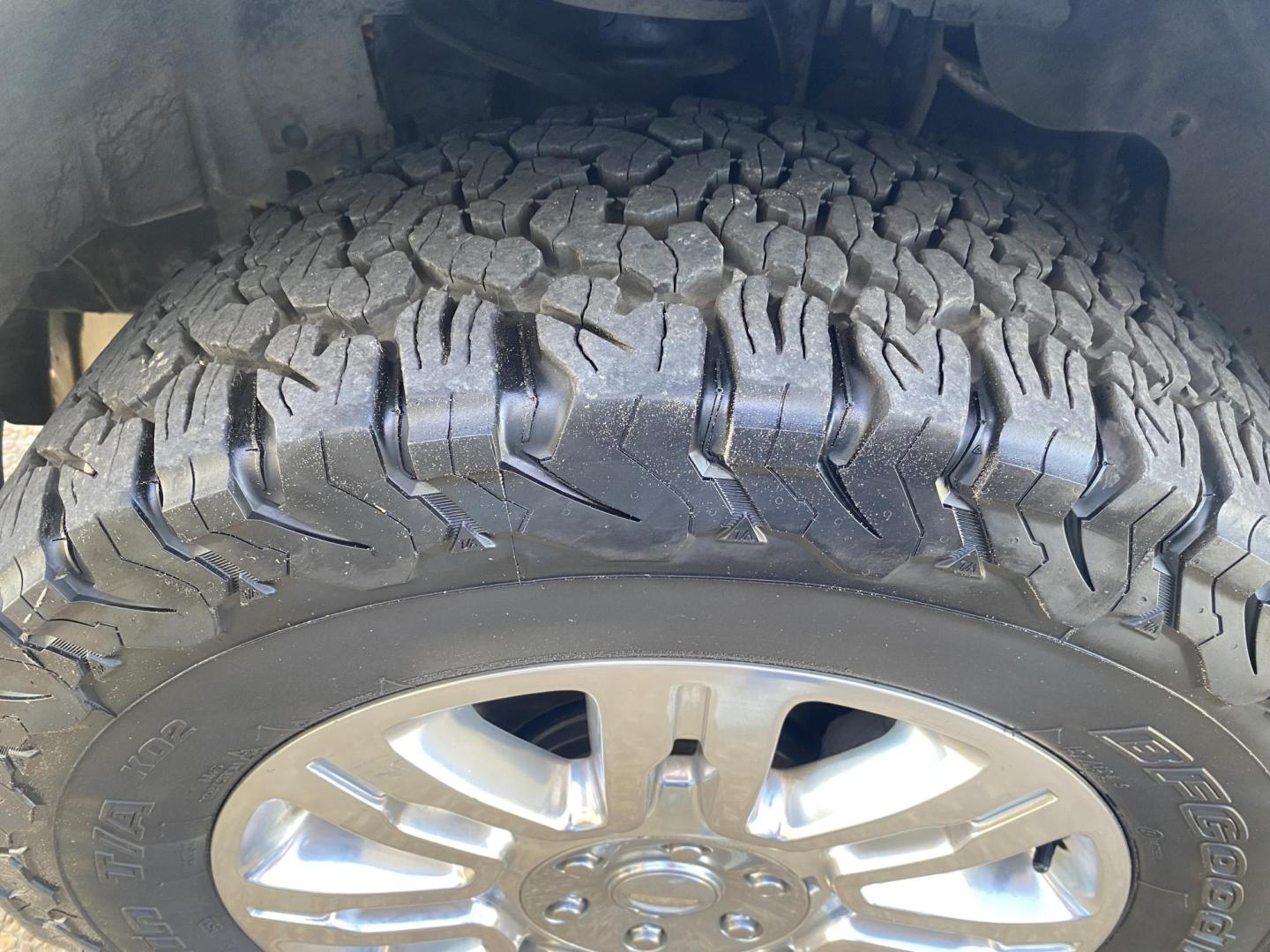2011 SILVER FORD F-150 PLATINUM (1FTFW1ET9BF) with an 3.5L V6 TURBO engine, Automatic - 6R80 transmission, located at 922 W. Beacon St., Philadelphia, MS, 39350, (601) 650-3675, 32.770447, -89.127151 - 2011 Ford F-150 FX4 SuperCrew 5.5-ft. Bed 4WD Year:2011 Make:Ford Model:F-150 Engine:3.5L V6 Body:CREW CAB PICKUP 4-DR Transmission:4-Speed Automatic Drive Type:4WD Trim:FX4 SuperCrew 5.5-ft. Bed 4WD - Photo#8