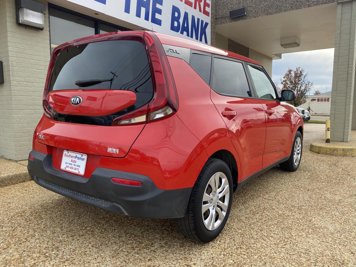 2020 RED KIA SOUL LX (KNDJ23AU0L7) , located at 922 W. Beacon St., Philadelphia, MS, 39350, (601) 650-3675, 32.770447, -89.127151 - Photo#5