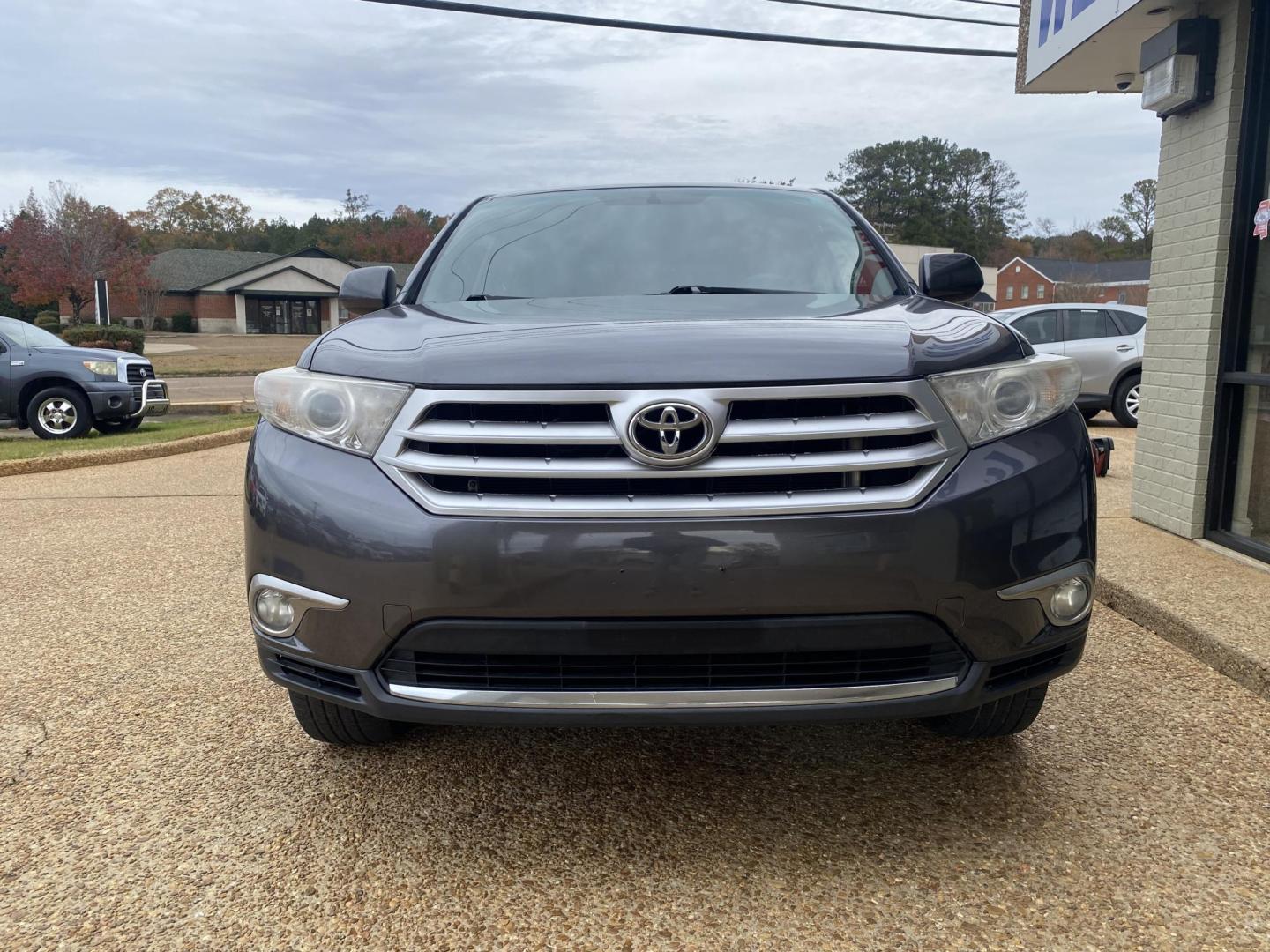 2012 GRAY TOYOTA HIGHLANDER BASE; SE (5TDZK3EHXCS) , located at 922 W. Beacon St., Philadelphia, MS, 39350, (601) 650-3675, 32.770447, -89.127151 - Photo#1