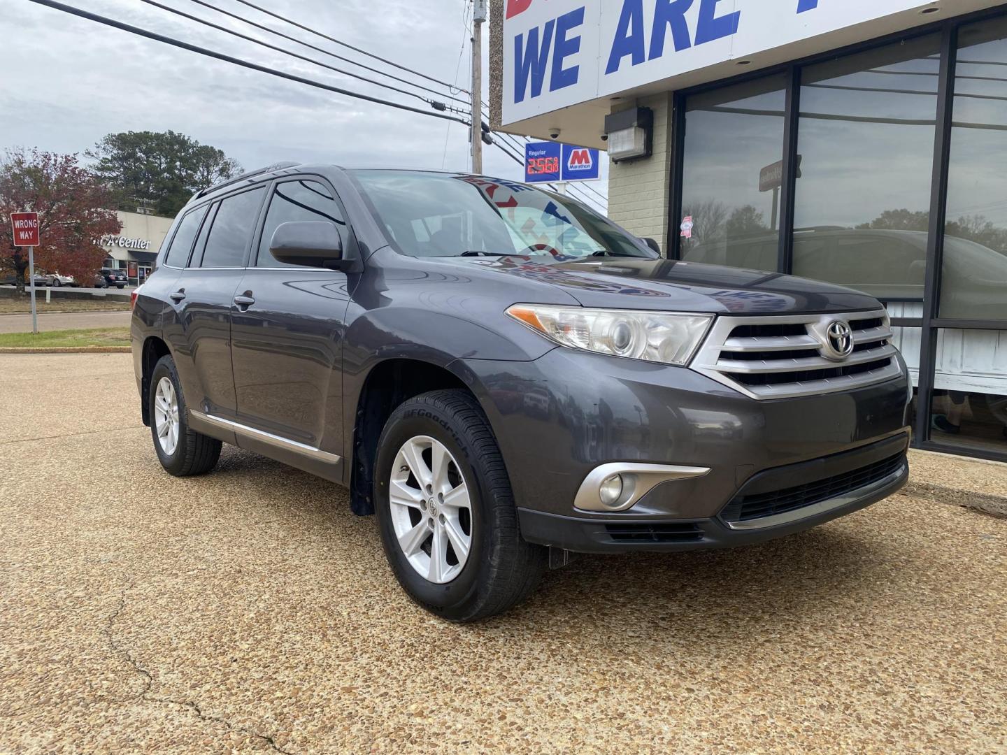 2012 GRAY TOYOTA HIGHLANDER BASE; SE (5TDZK3EHXCS) , located at 922 W. Beacon St., Philadelphia, MS, 39350, (601) 650-3675, 32.770447, -89.127151 - Photo#0