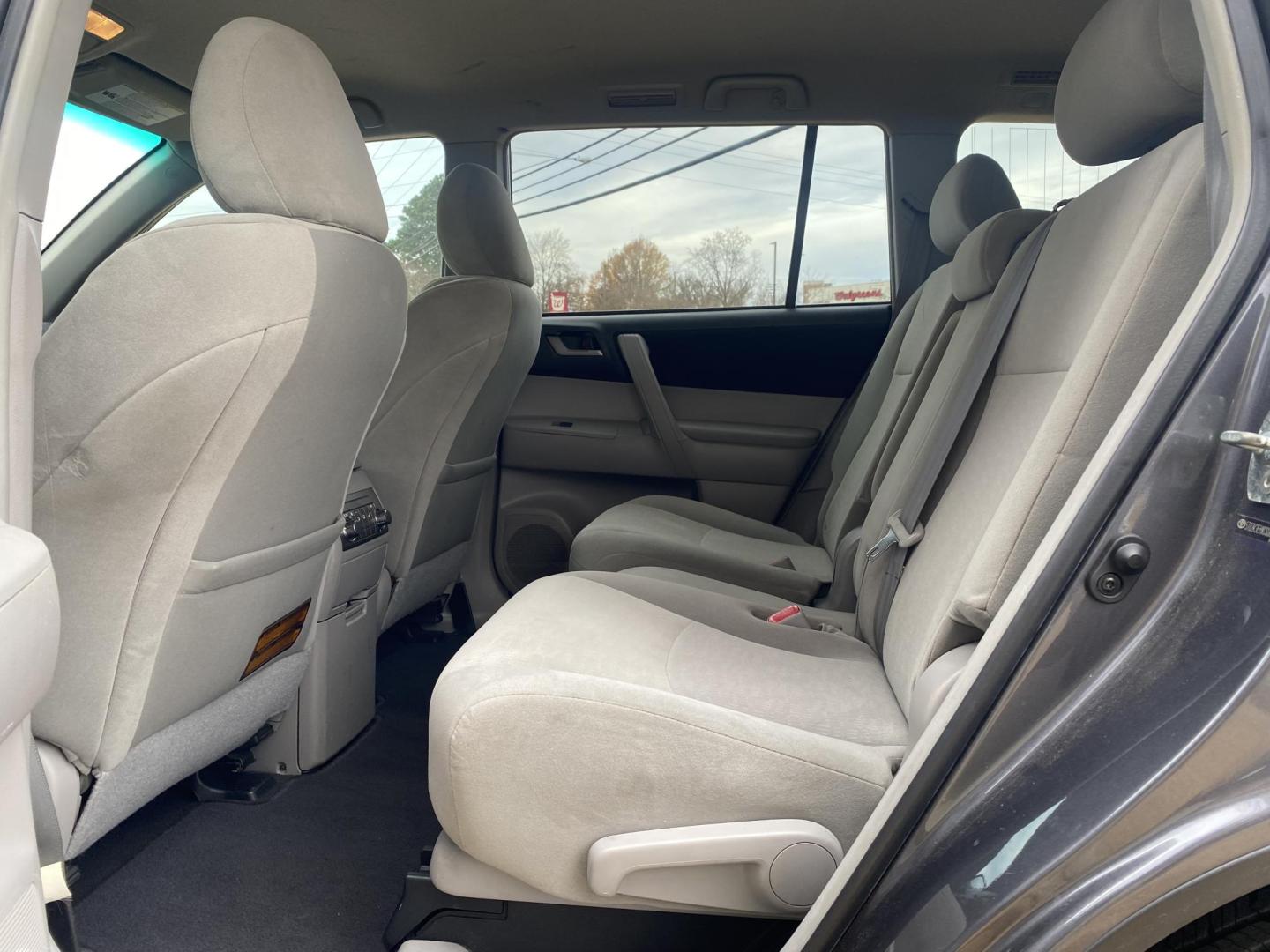 2012 GRAY TOYOTA HIGHLANDER BASE; SE (5TDZK3EHXCS) , located at 922 W. Beacon St., Philadelphia, MS, 39350, (601) 650-3675, 32.770447, -89.127151 - Photo#11