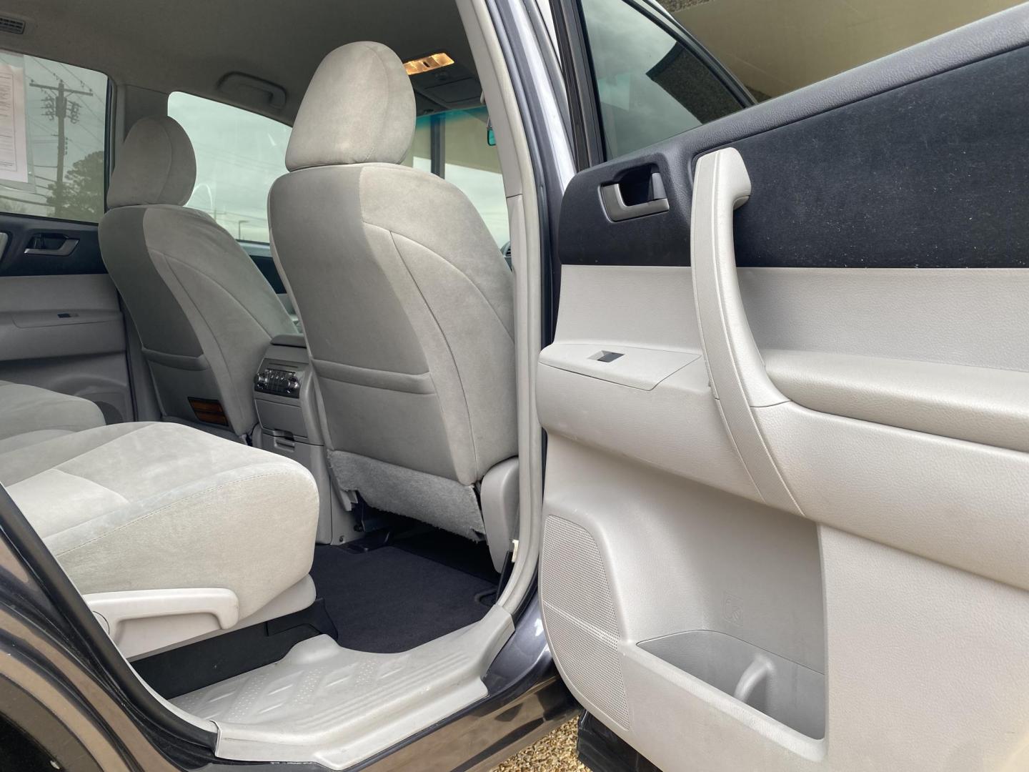 2012 GRAY TOYOTA HIGHLANDER BASE; SE (5TDZK3EHXCS) , located at 922 W. Beacon St., Philadelphia, MS, 39350, (601) 650-3675, 32.770447, -89.127151 - Photo#13