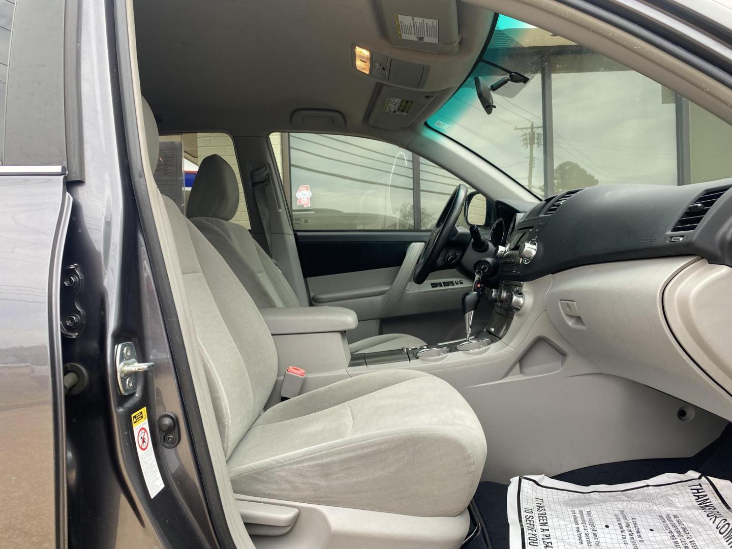 2012 GRAY TOYOTA HIGHLANDER BASE; SE (5TDZK3EHXCS) , located at 922 W. Beacon St., Philadelphia, MS, 39350, (601) 650-3675, 32.770447, -89.127151 - Photo#16