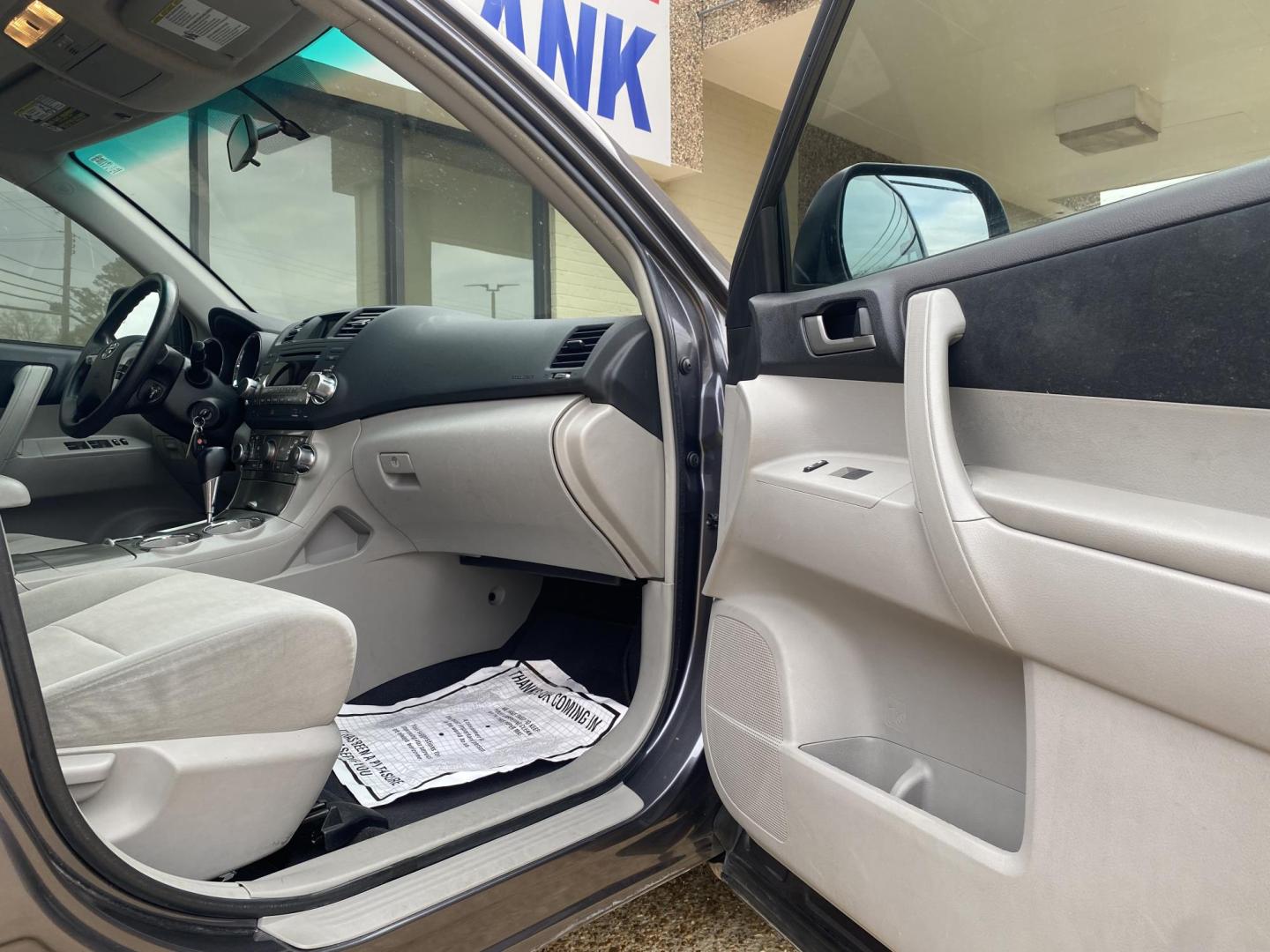 2012 GRAY TOYOTA HIGHLANDER BASE; SE (5TDZK3EHXCS) , located at 922 W. Beacon St., Philadelphia, MS, 39350, (601) 650-3675, 32.770447, -89.127151 - Photo#15