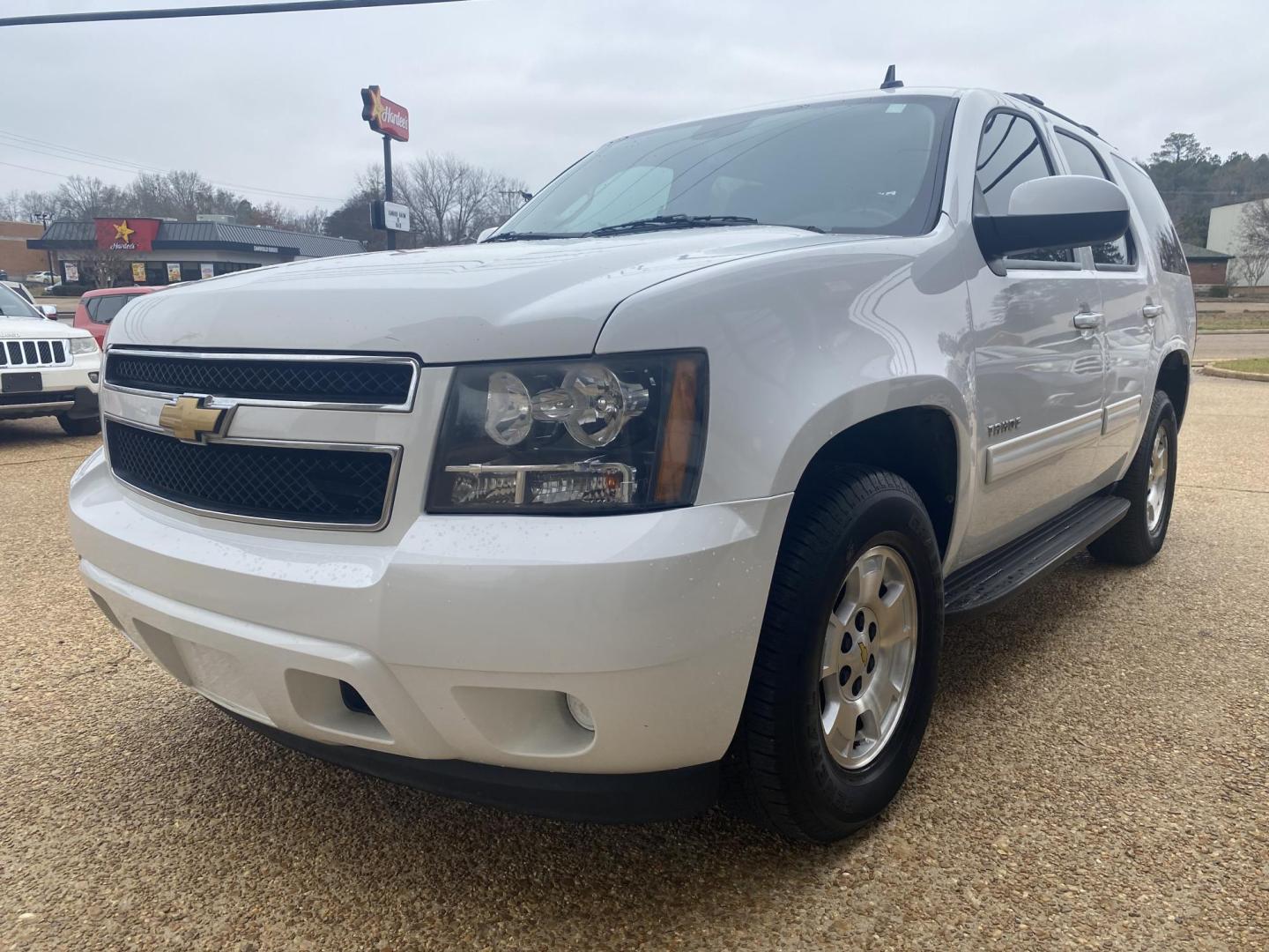 2013 WHITE /Black/Gray CHEVROLET TAHOE LS (1GNSCAE06DR) with an 5.3L engine, Automatic - 6L80 transmission, located at 922 W. Beacon St., Philadelphia, MS, 39350, (601) 650-3675, 32.770447, -89.127151 - 2013 Chevrolet Tahoe LS 2WD Year:2013 Make:Chevrolet Model:Tahoe Engine:5.3L V8 OHV 16V FFV Body:SPORT UTILITY 4-DR Transmission:6-Speed Automatic Drive Type:RWD Mpg City:15 Mpg:21 Trim:LS 2WD - Photo#2
