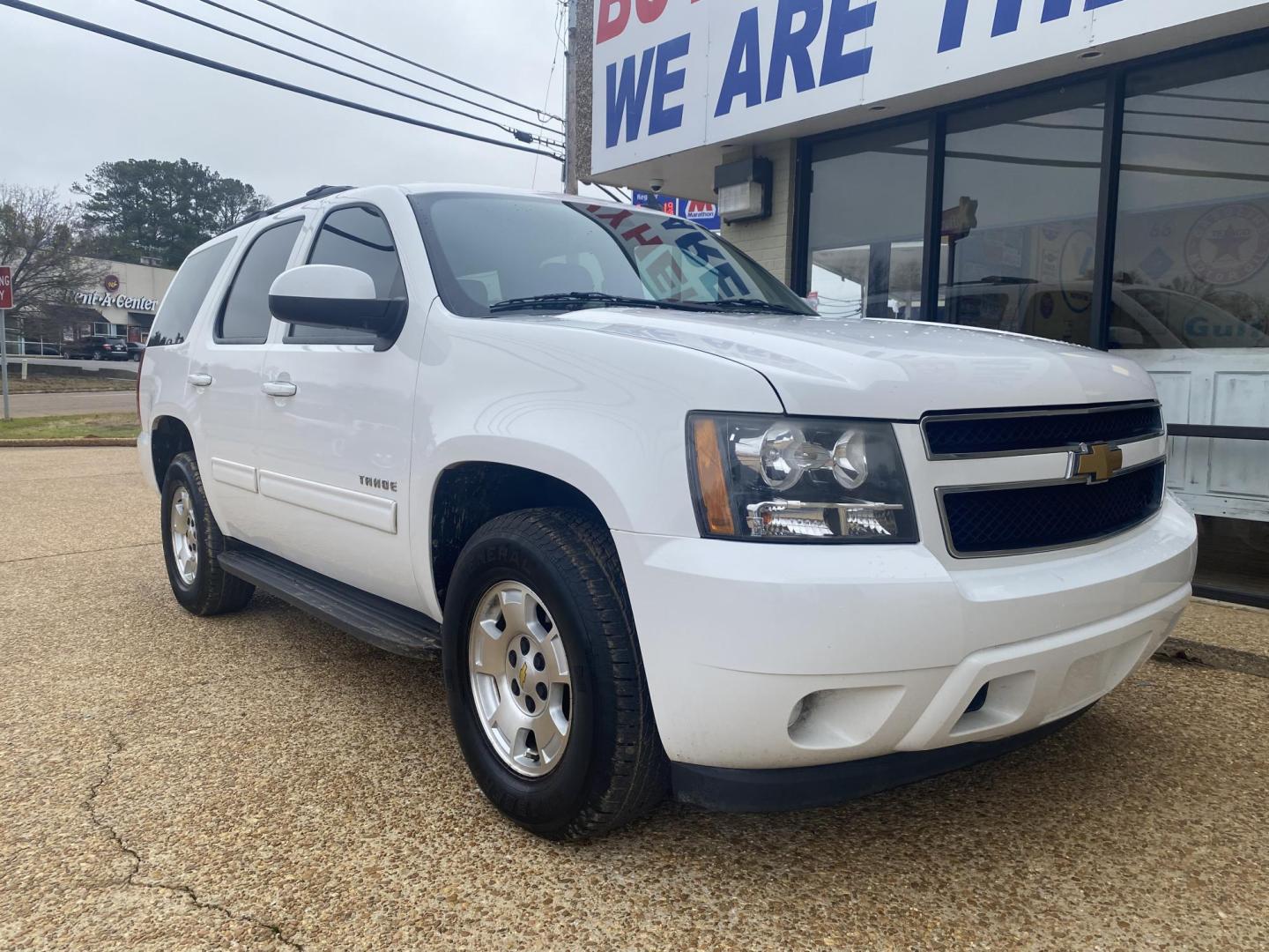 2013 WHITE /Black/Gray CHEVROLET TAHOE LS (1GNSCAE06DR) with an 5.3L engine, Automatic - 6L80 transmission, located at 922 W. Beacon St., Philadelphia, MS, 39350, (601) 650-3675, 32.770447, -89.127151 - 2013 Chevrolet Tahoe LS 2WD Year:2013 Make:Chevrolet Model:Tahoe Engine:5.3L V8 OHV 16V FFV Body:SPORT UTILITY 4-DR Transmission:6-Speed Automatic Drive Type:RWD Mpg City:15 Mpg:21 Trim:LS 2WD - Photo#0